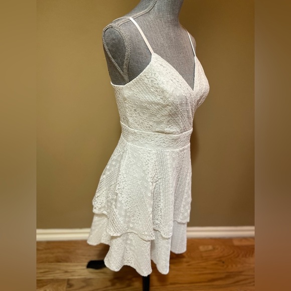 Le Chateau Dress - Picture 6 of 11